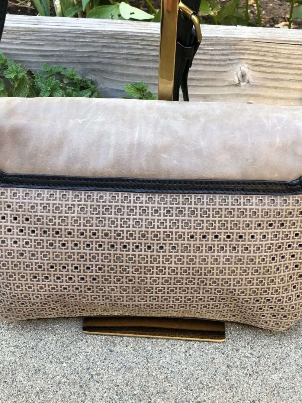 TRINA TURK Designer Crossbody Perforated Purse Womens Beige Leather Shoulder Bag - Picture 3 of 16